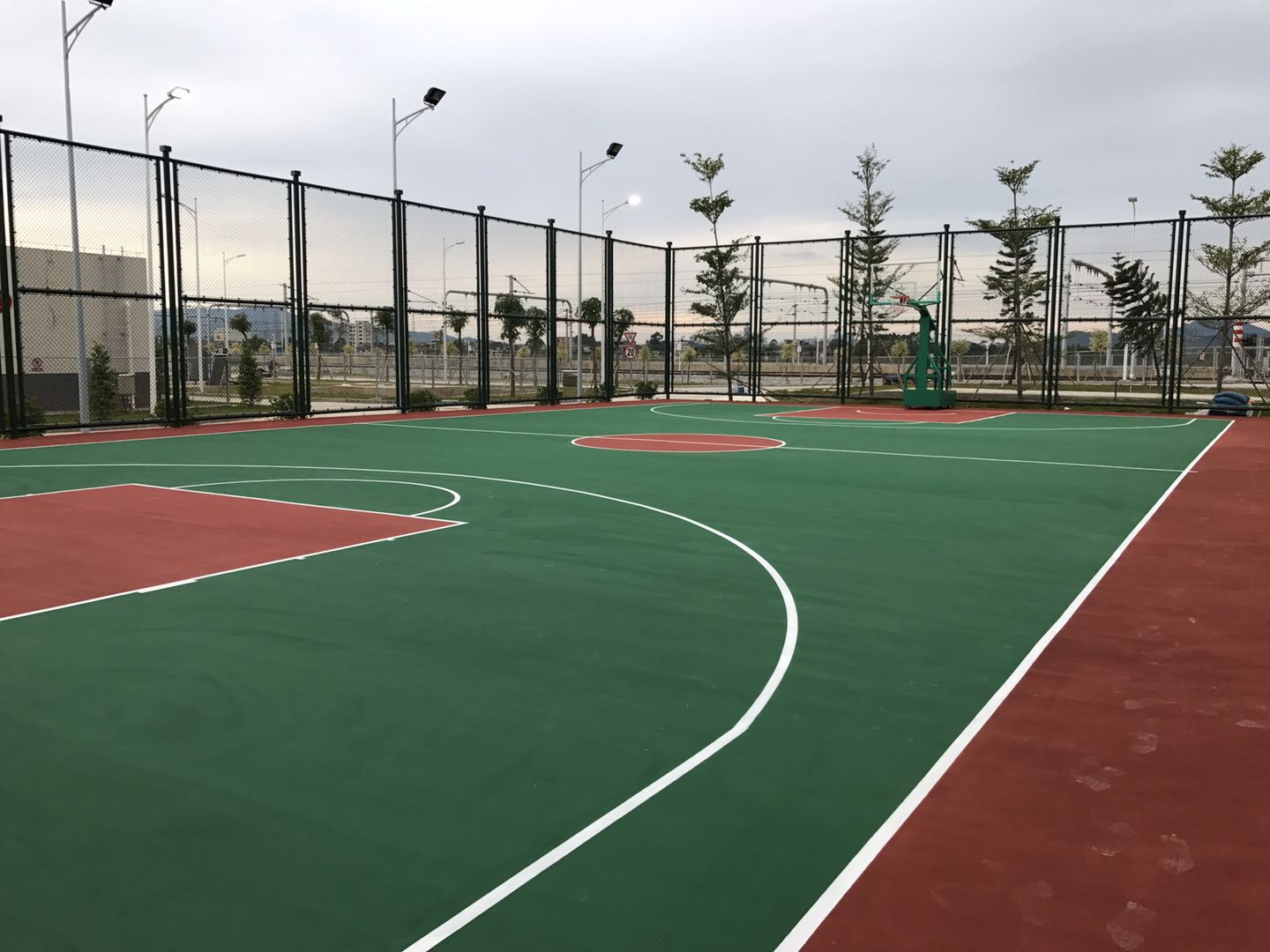广州福顺体育-镇龙地铁局运动球场全面竣工